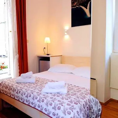 بيت ضيافة Gold سبليت