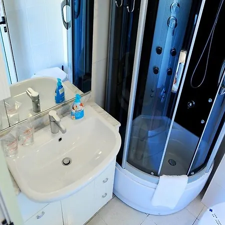 Gold بيت ضيافة سبليت